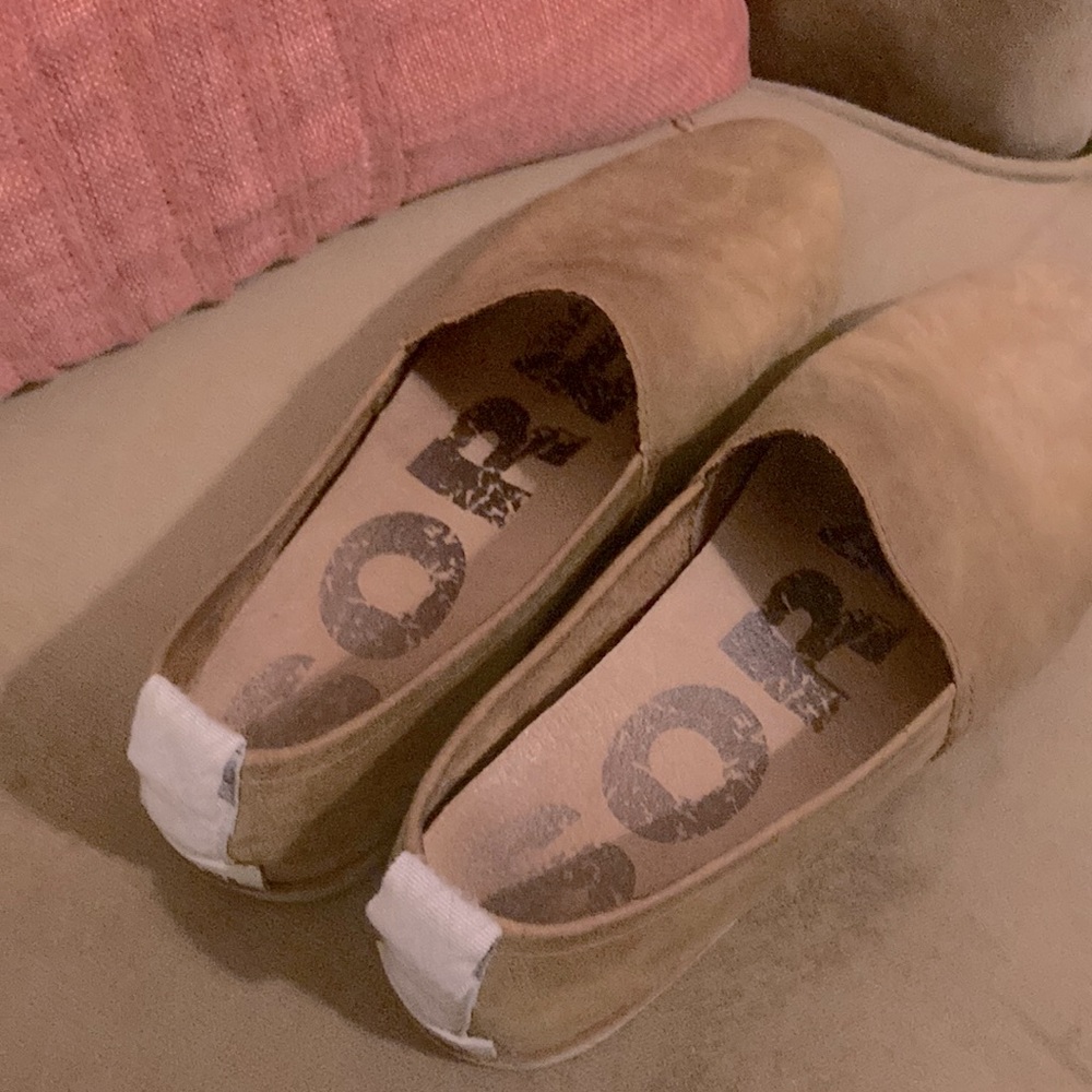 Tan Sorel flats size 10 EUC